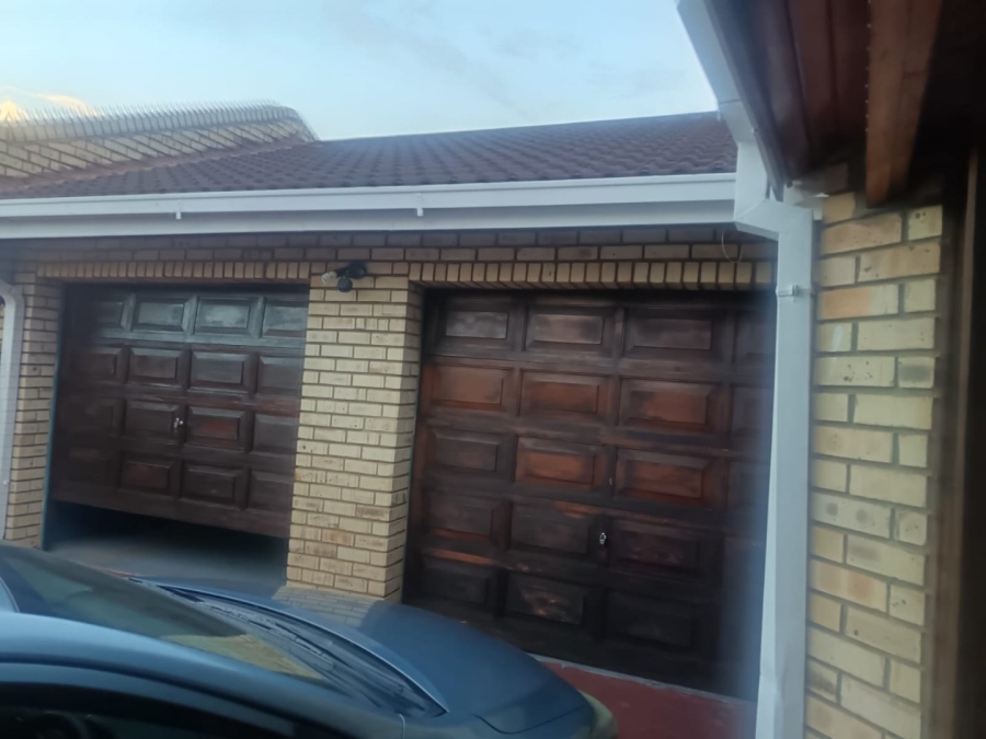 3 Bedroom Property for Sale in Roylglen Gardens Northern Cape